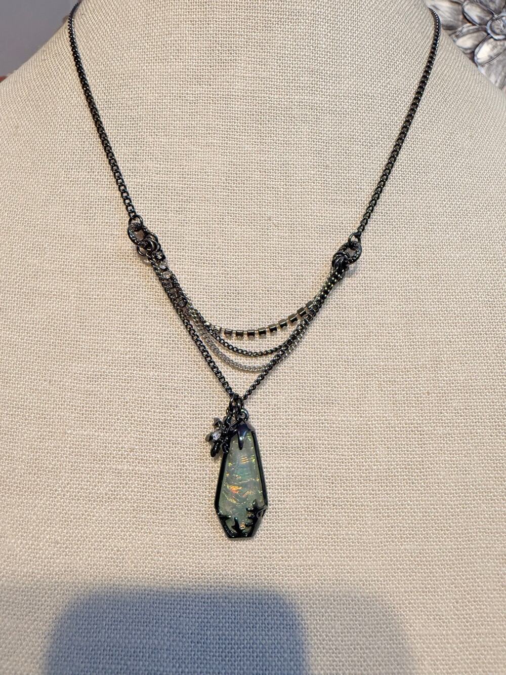 Vera Wang 20” Vintage Iridescent Faux Glass Pendant Multi Chain Necklace